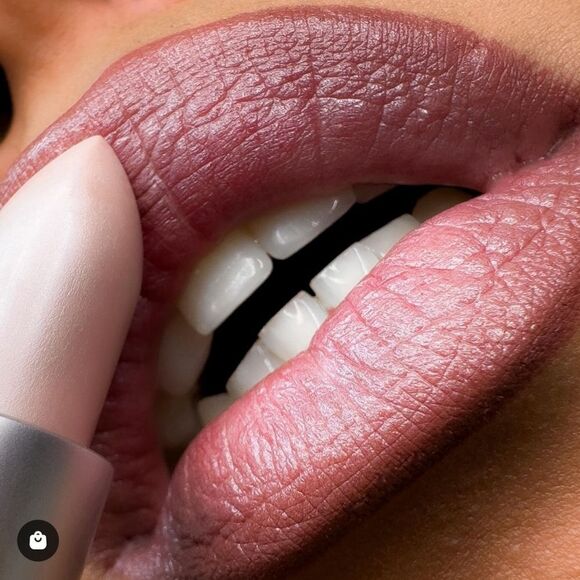 MAC Limited Edition 40th Anniversary Bringbacks Glazed/Frost Lipstick in Bubbles - Picture 5 of 16